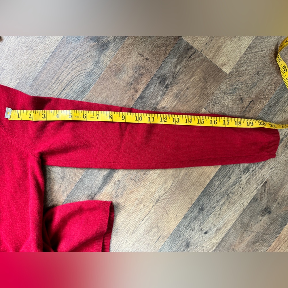 Ann Taylor Red 100% Cashmere V-Neck Sweater Women’s Med - Picture 9 of 10